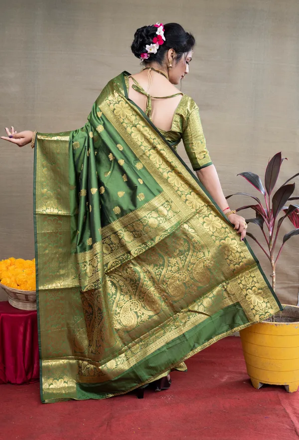 Green_Colour_Pure_Paithani_Silk_Saree_With_Rich_Pallu_And_Unstiched_Blouse_Piece.